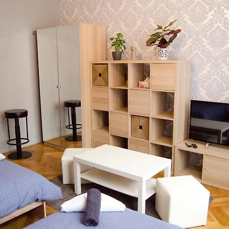 Globe Adults Only * Praga