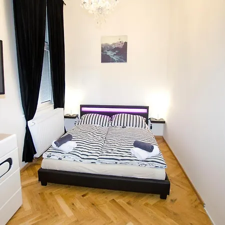 Globe Adults Only Praga