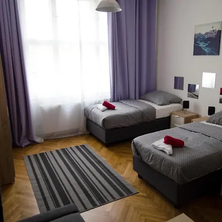 Globe Adults Only Hostal *