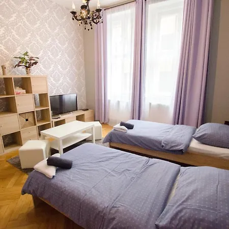 Globe Adults Only Hostal *