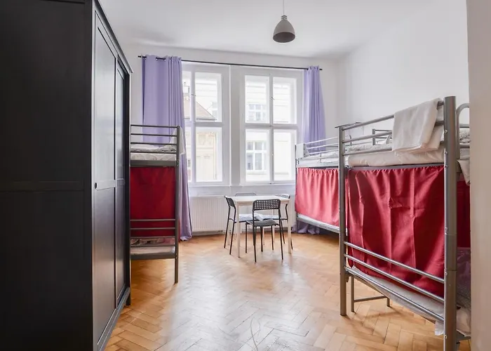 Globe Adults Only * プラハ